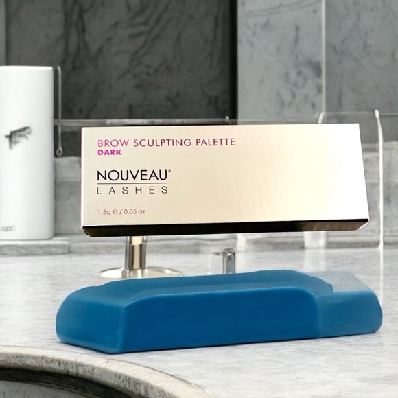 Nouveau Brow Sculpting Palette in Dark - Picture 2 of 4